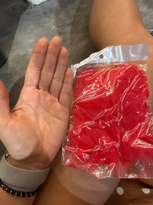 Красные перья - Confetti Party Store Balloons Limassol