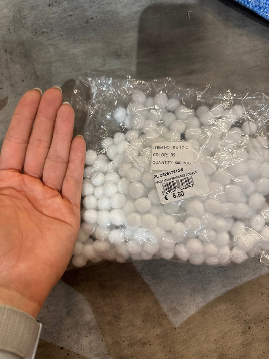 Белые помпоны - Confetti Party Store Balloons Limassol